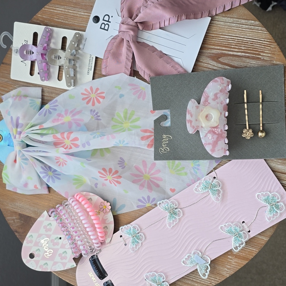 Nordstrom Couture Pink and White Hair Clips